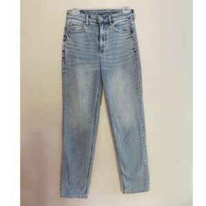 American Eagle Mom Straight Jean Size 4